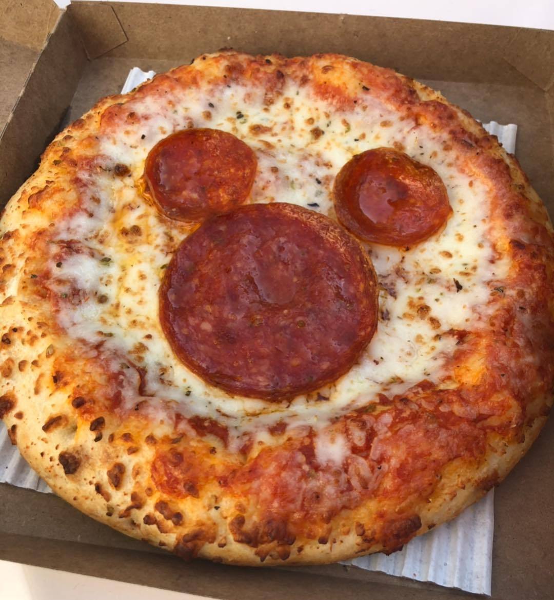 Mickey Pizza | MouseMingle.com